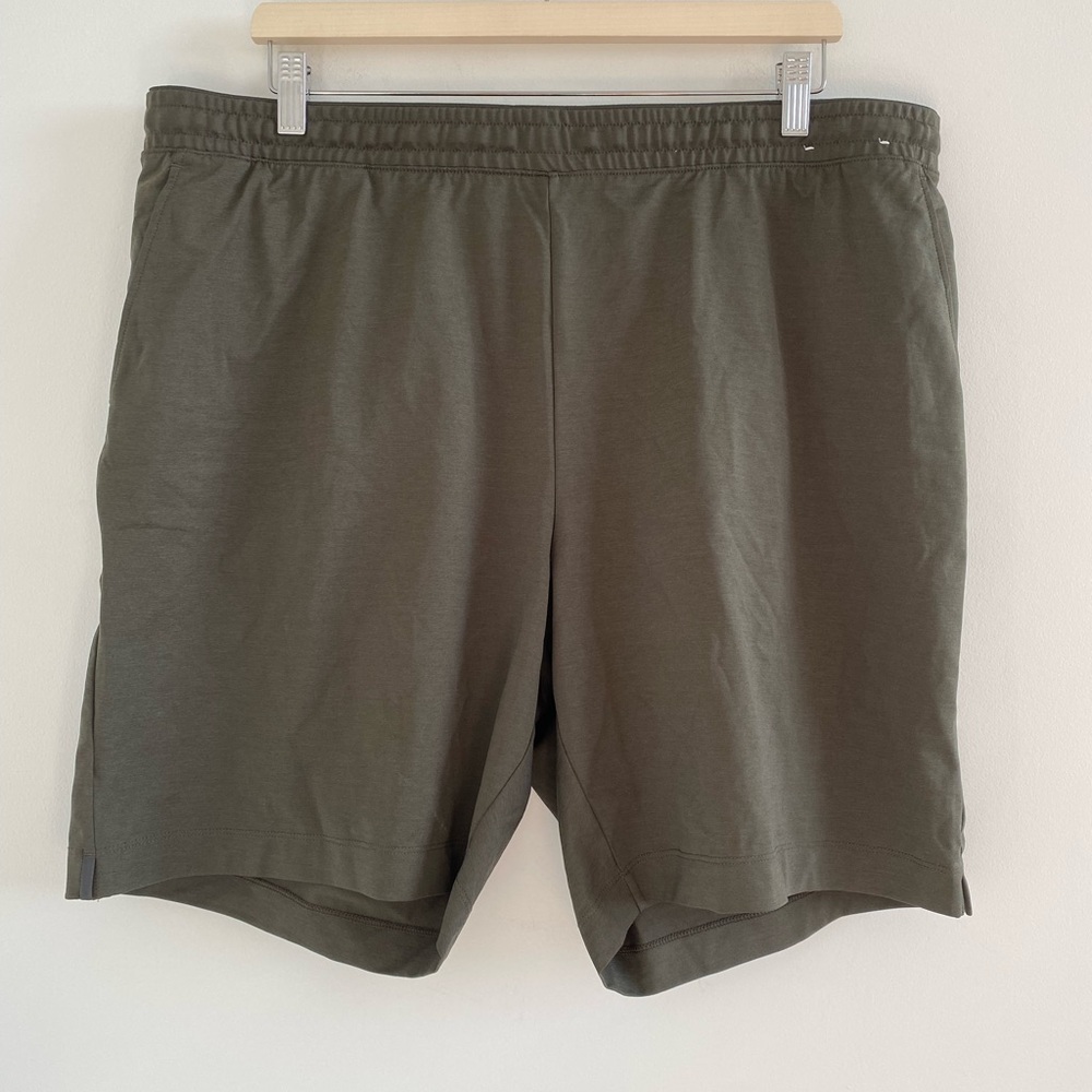 Uniqlo Men’s Green Athletic Shorts Size XXL